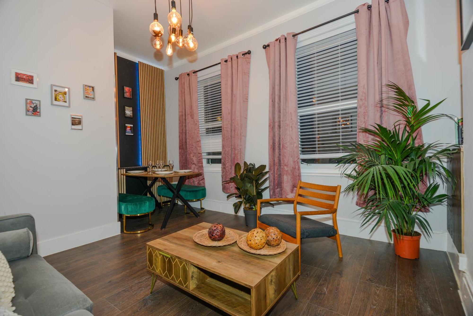לונדון Cosy 1 Bedroom Home For Small Families מראה חיצוני תמונה